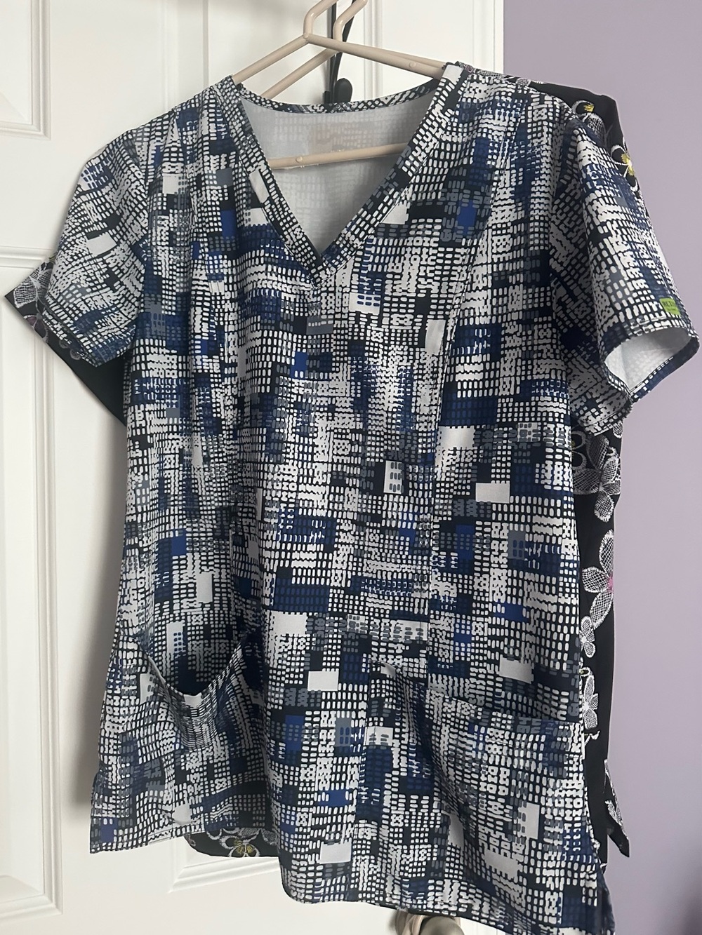 Set of 10 Medical Scrub tops Size Small mostly - Picture 9 of 12